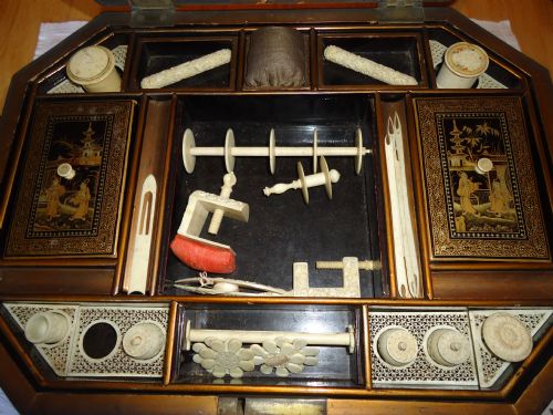 fig 2. 19TH CENTURY CHINESE CHINOISSERIE WORK BOX WITH IVORY FITTINGS