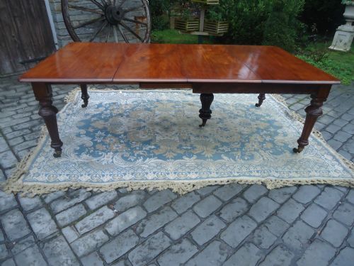 Victorian Mahogany Two Leaf Extension Dining Table   Seats Ten/twelve