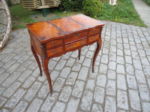 French Kingwood and Ormolu Mounted Cabriole Leg Ladies Dressing Table