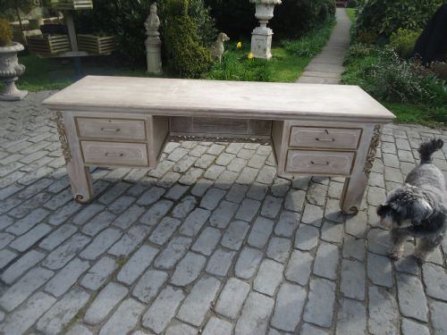 fig 1. CARVED LIMEWASHED CENTRE OF ROOM KNEEHOLE DESK.