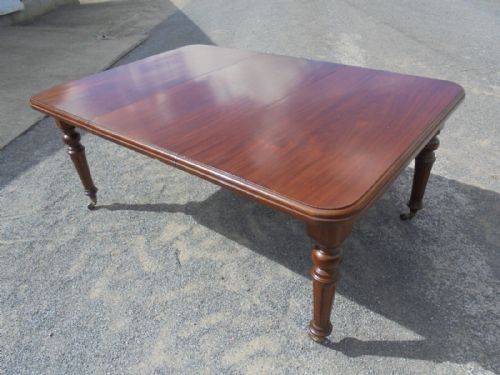 Victorian Extension Mahogany Dining Table. Seats Six/eight