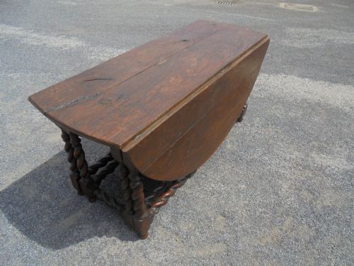 fig 1. Large English Oak Gateleg dining table