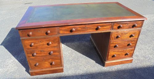 Large Mahogany Kneehole Desk