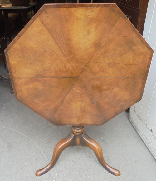 Late 18th Century Walnut Tripod Table