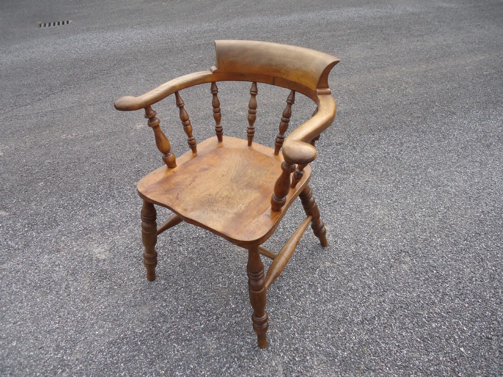 Ash and Elm 19th century smoker's bow chair
