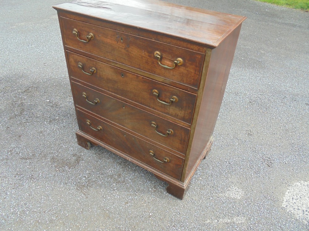 18th century small mahogany chest of drawers View III