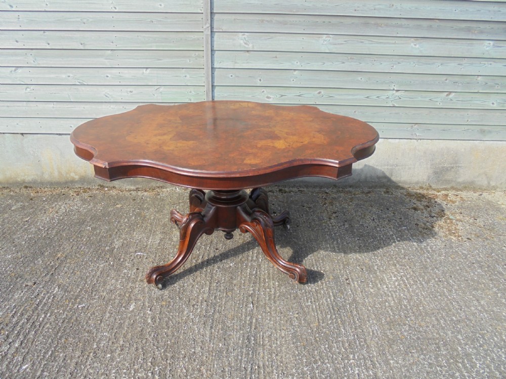 Victorian shaped walnut loo table View III