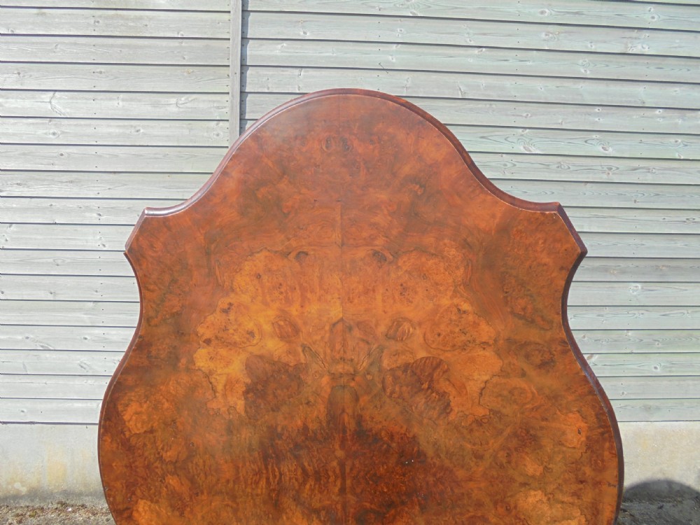 Victorian shaped walnut loo table View IV