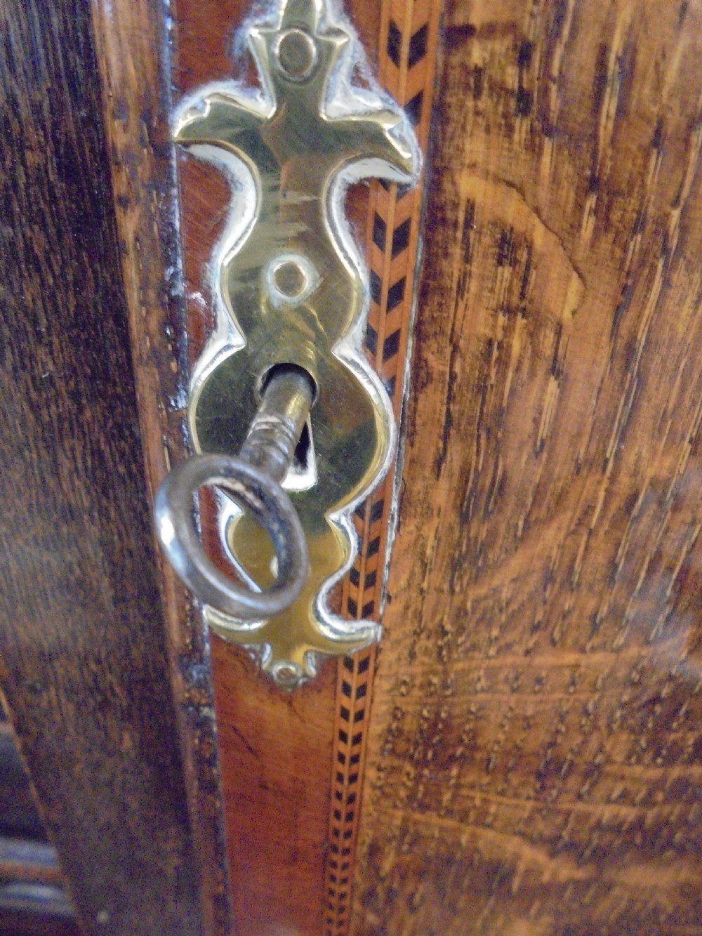 19th century crossbanded oak dresser View VI