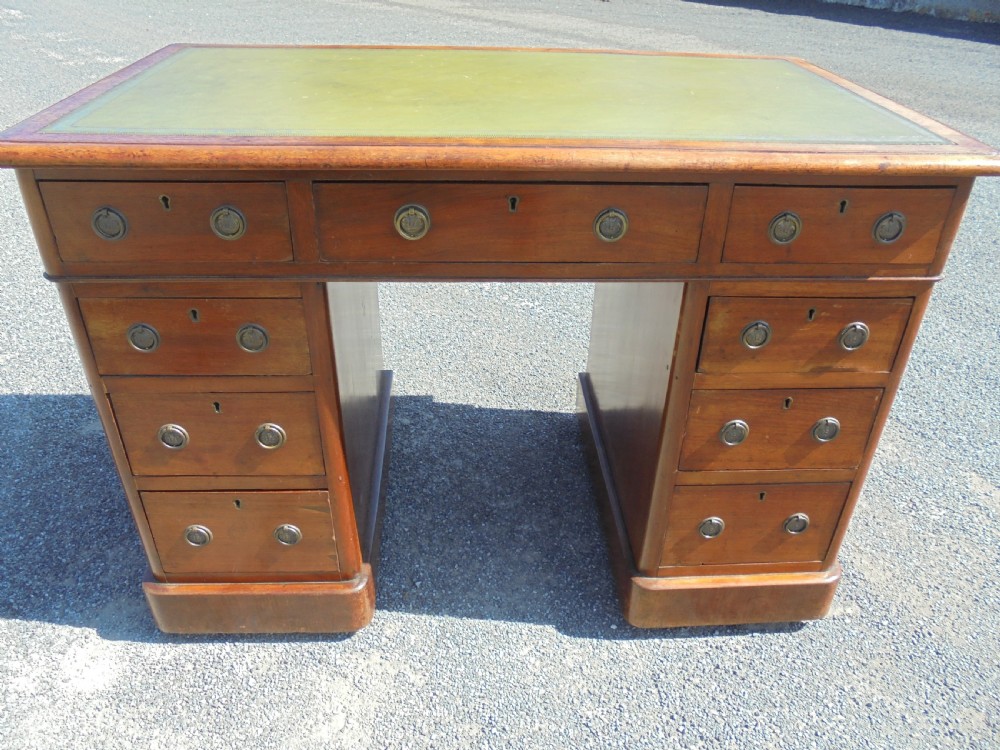 Victorian kneehole leather top writing desk