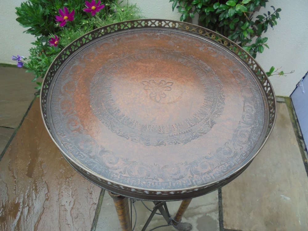 Decorated bronze jardiniere stand View IV