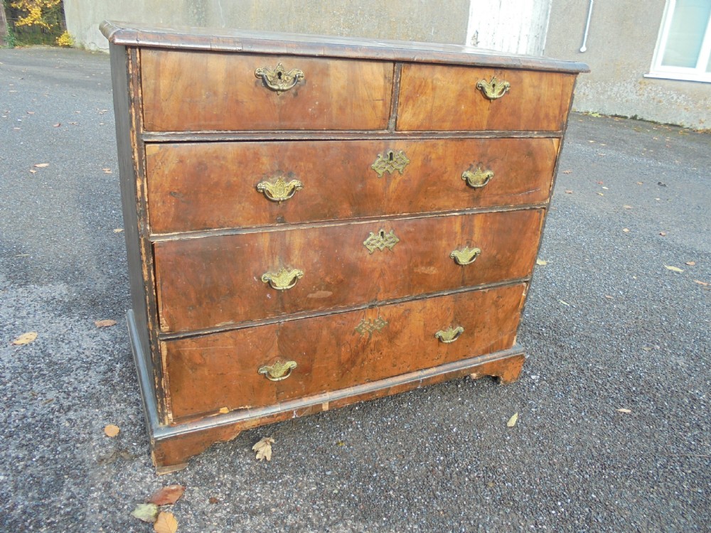 Queen Anne period walnut veneer chest of drawers