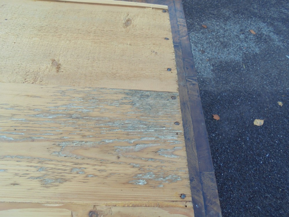 Queen Anne period walnut veneer chest of drawers View VII