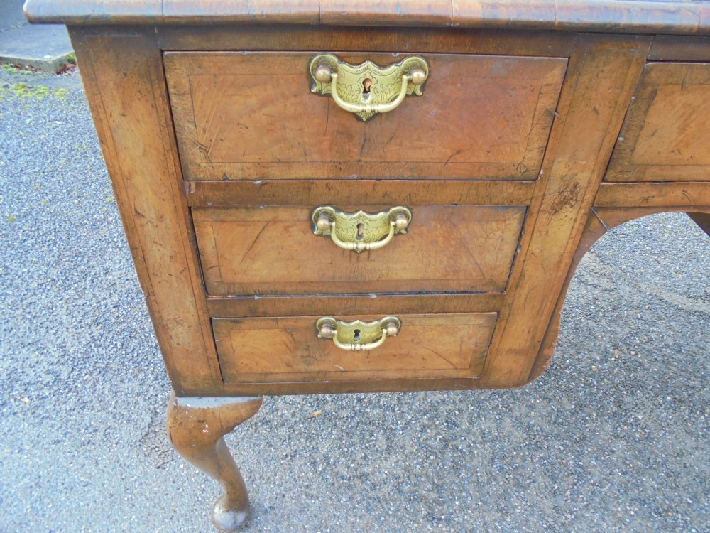 Early 19th C Wanut cross banded leather top desk View II