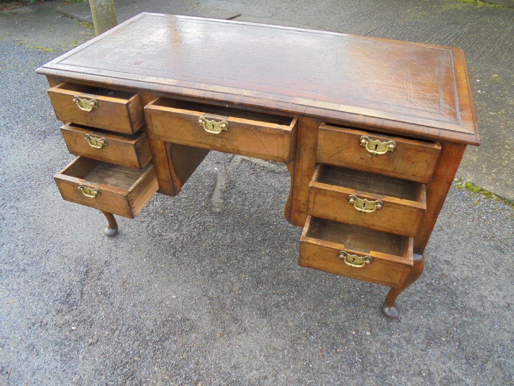 Early 19th C Wanut cross banded leather top desk View III