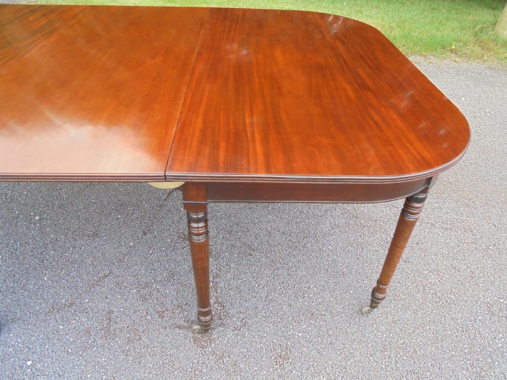 Late 18th century D end dining table. Seats ten. View II