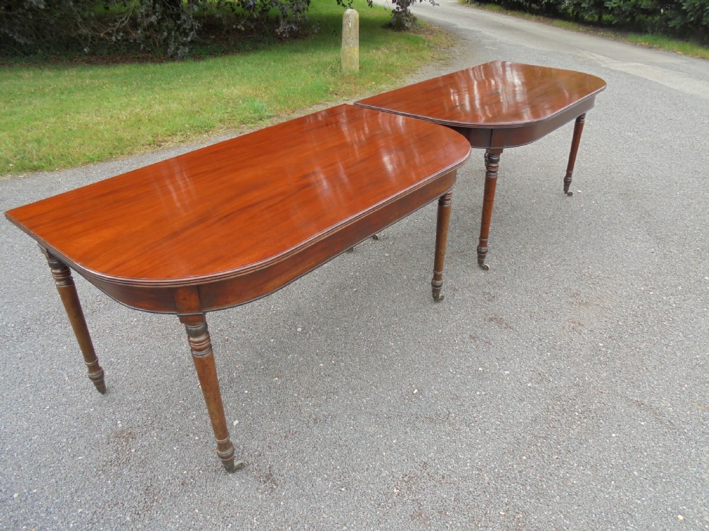 Late 18th century D end dining table. Seats ten. View VI