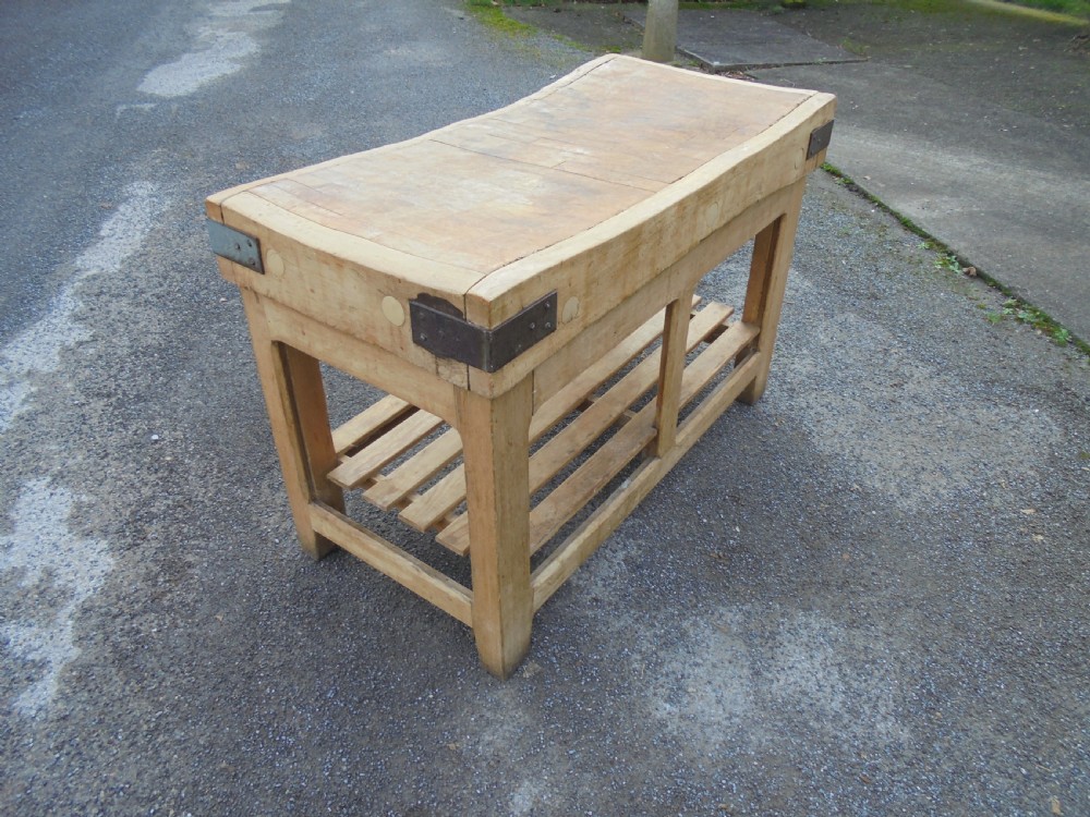 Solid pine kitchen chopping block on stand View V