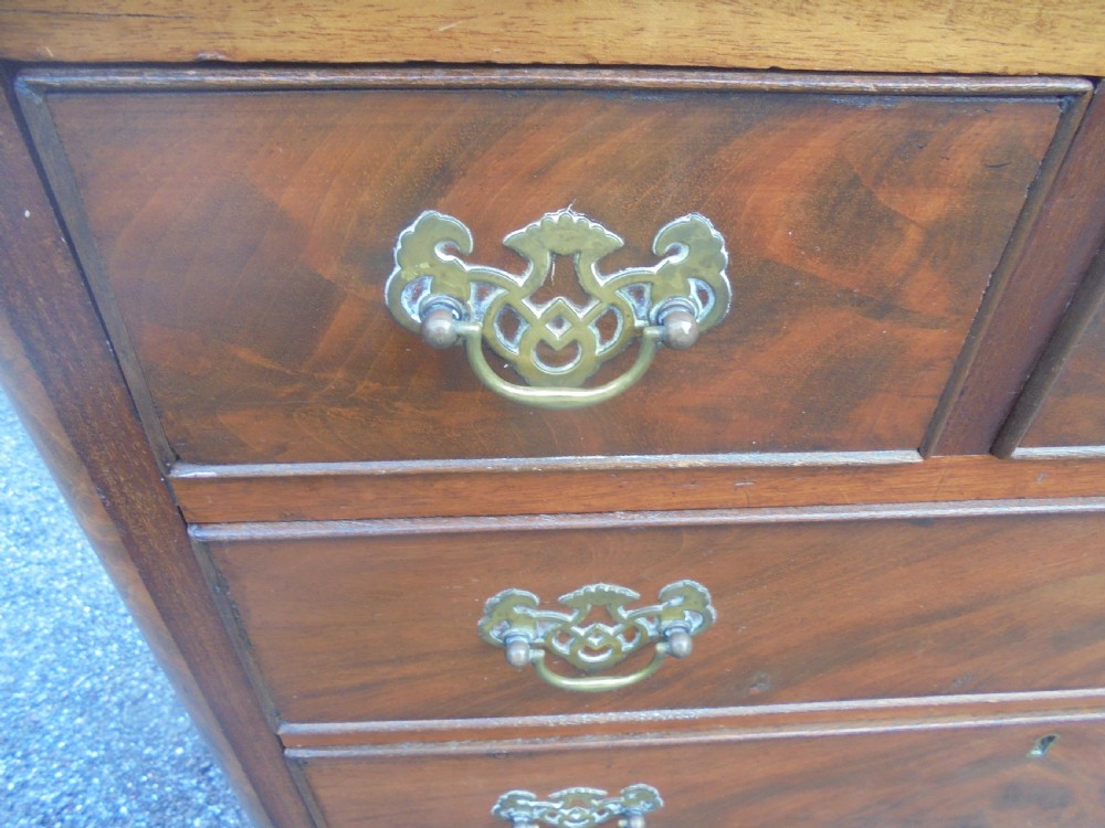 Small mahogany chest of drawers  View II