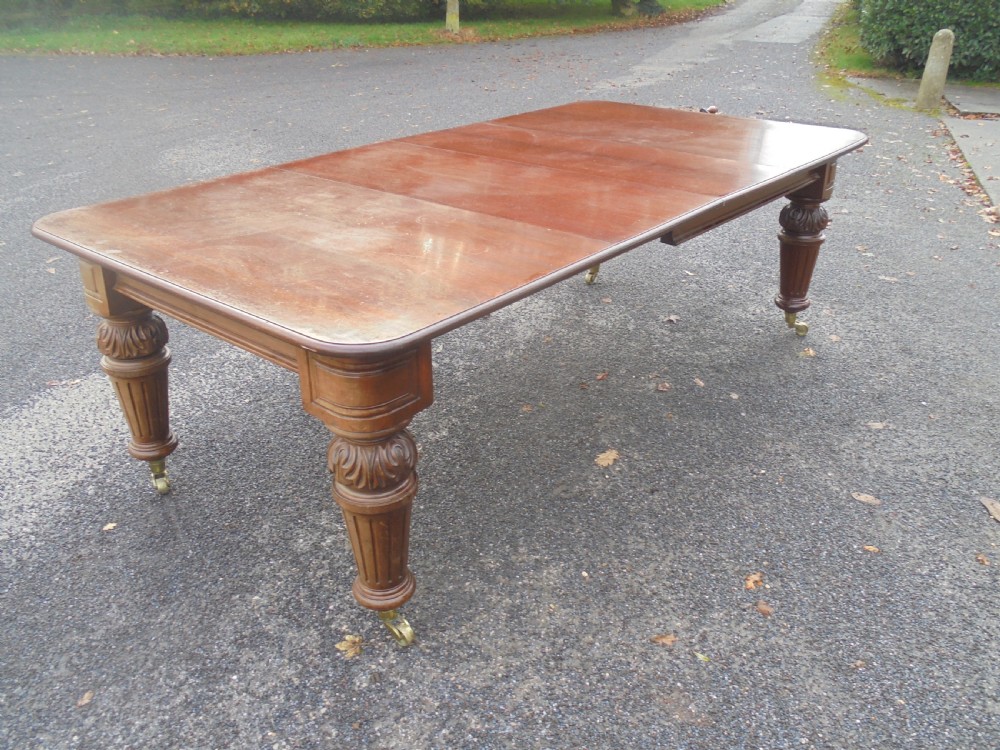 Victorian extension dining table. Seats twelve