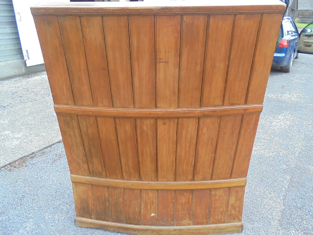 19th century pine,  bowed back country settle View IV
