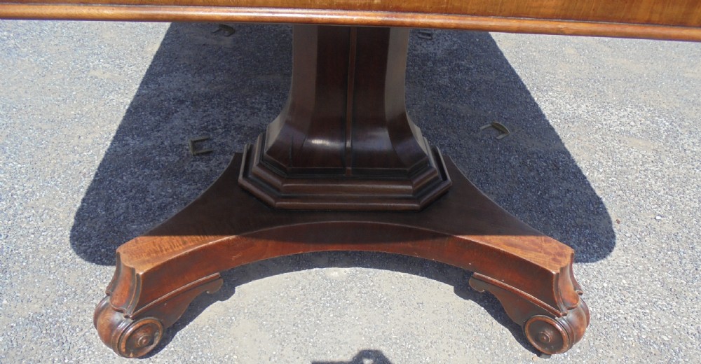 Early Victorian extending mahogany dining table seats twelve View III