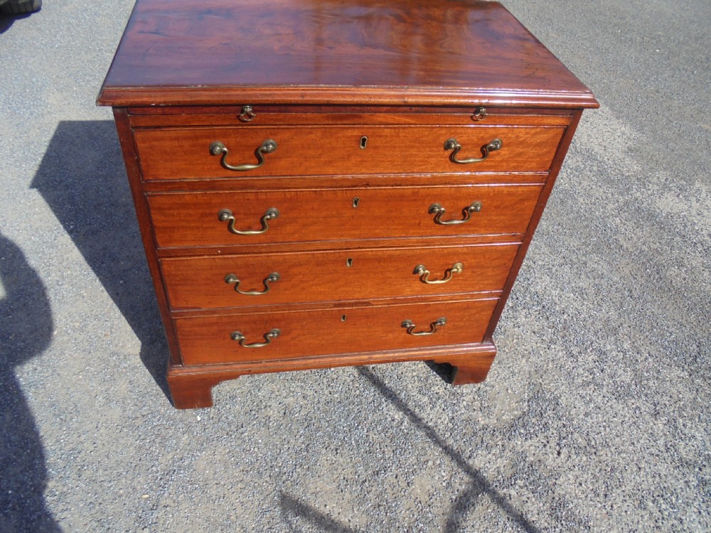 Small Georgian chest of drawers View II