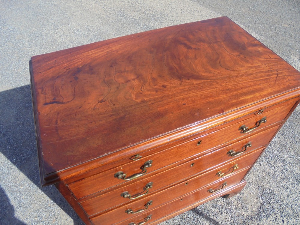 Small Georgian chest of drawers View IV