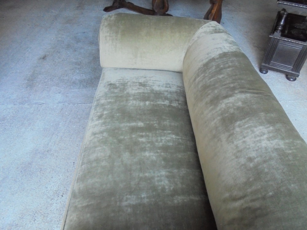 Large Country house Chesterfield settee sofa   View VII