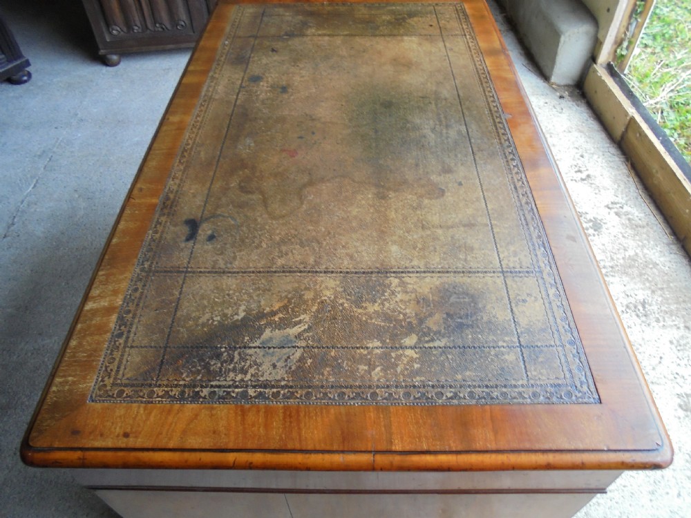 Mahogany knee hole desk View X