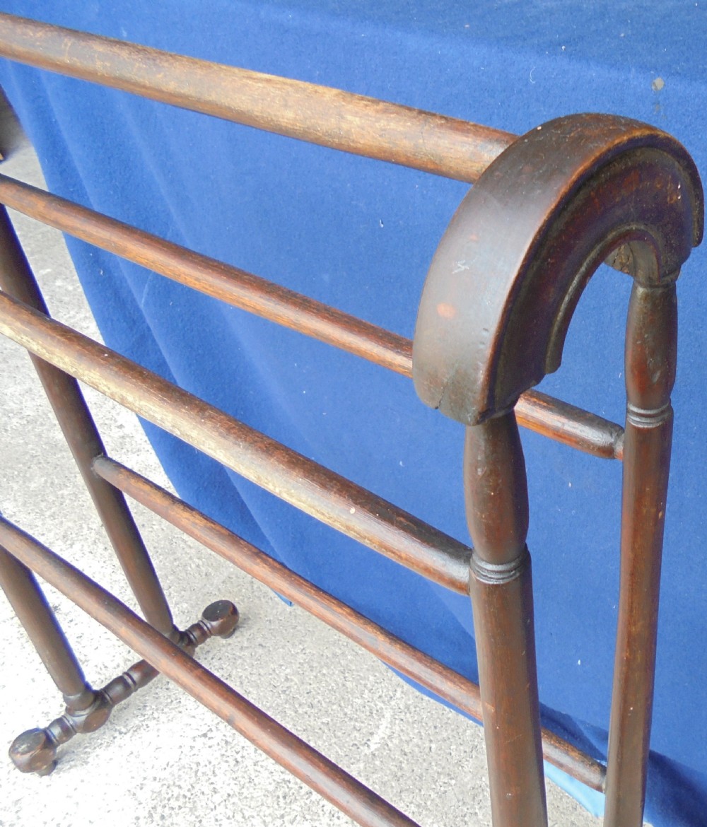 Victorian towel rail hanger View V