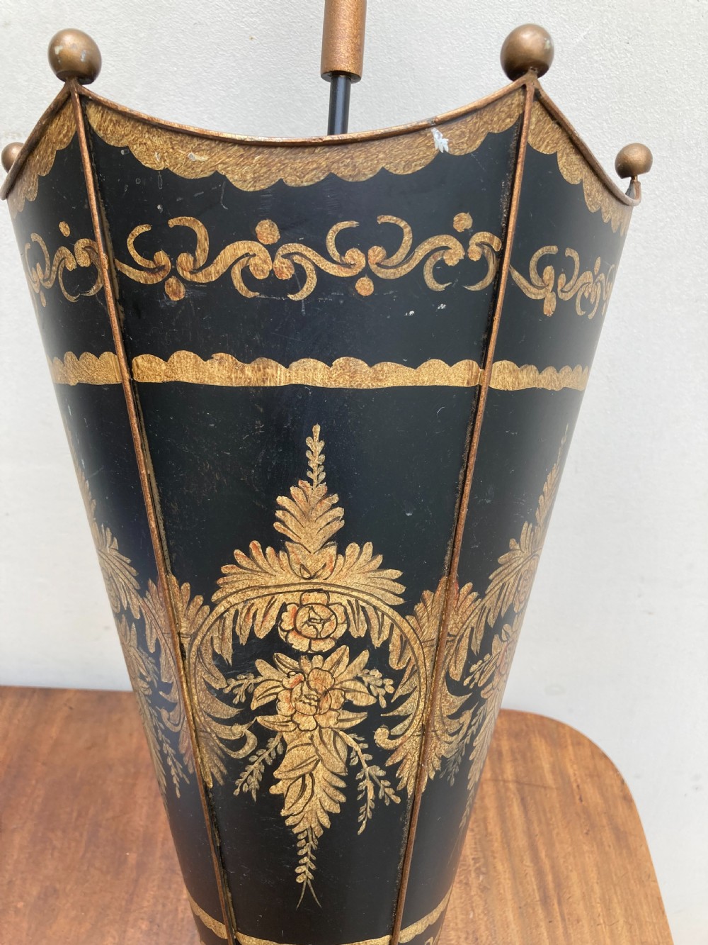 Vintage TOLEWARE umbrella stand View IV
