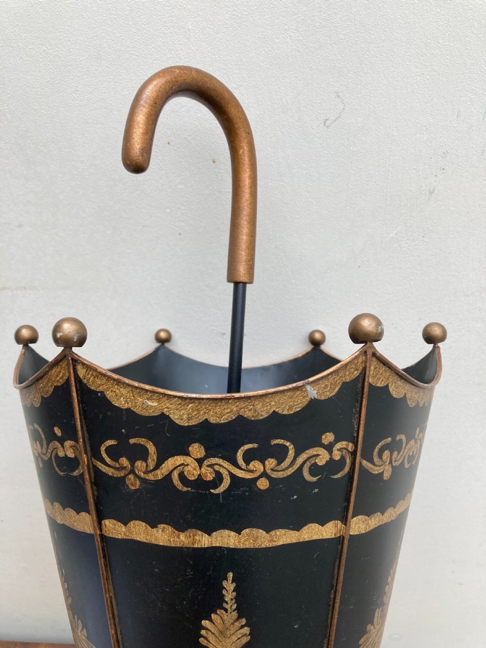 Vintage TOLEWARE umbrella stand View V