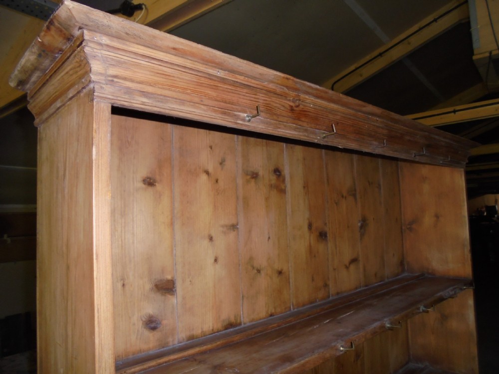 Late 19th century pine kitchen dresser View VIII