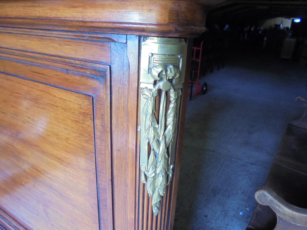 French King Size walnut bed View II