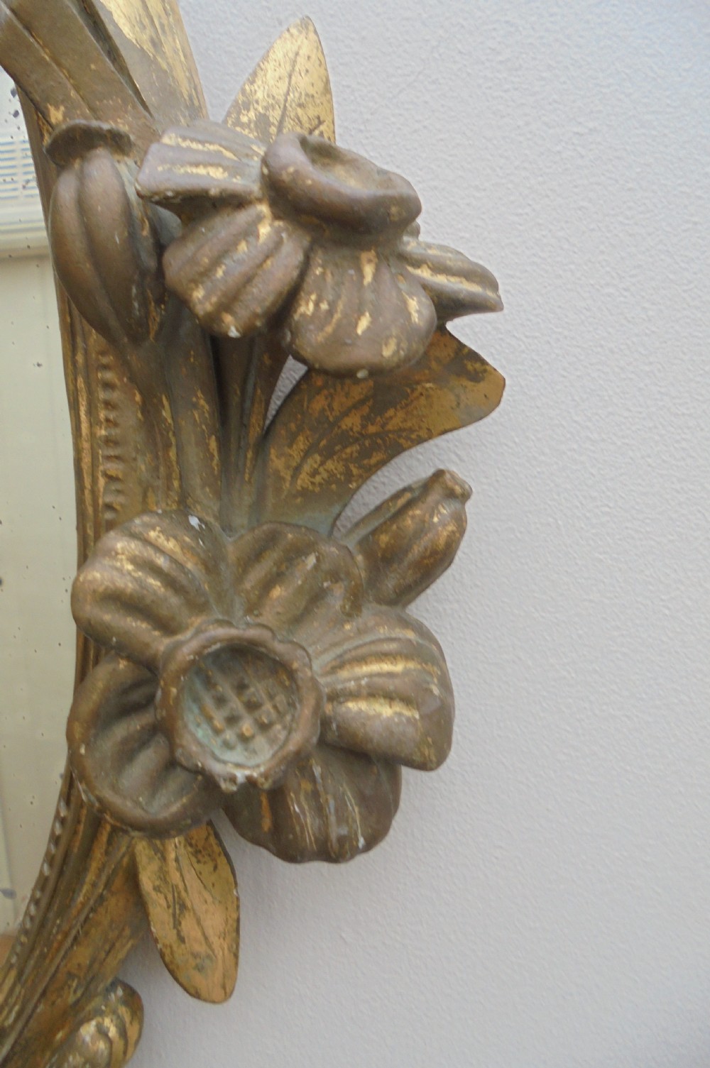 18th century oval gilded wood  wall mirror View IV