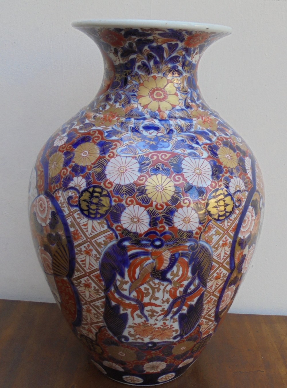 Large mid 19th century IMARI vase