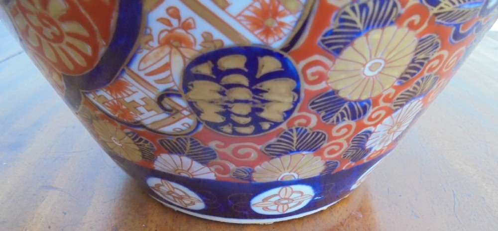 Large mid 19th century IMARI vase View VI