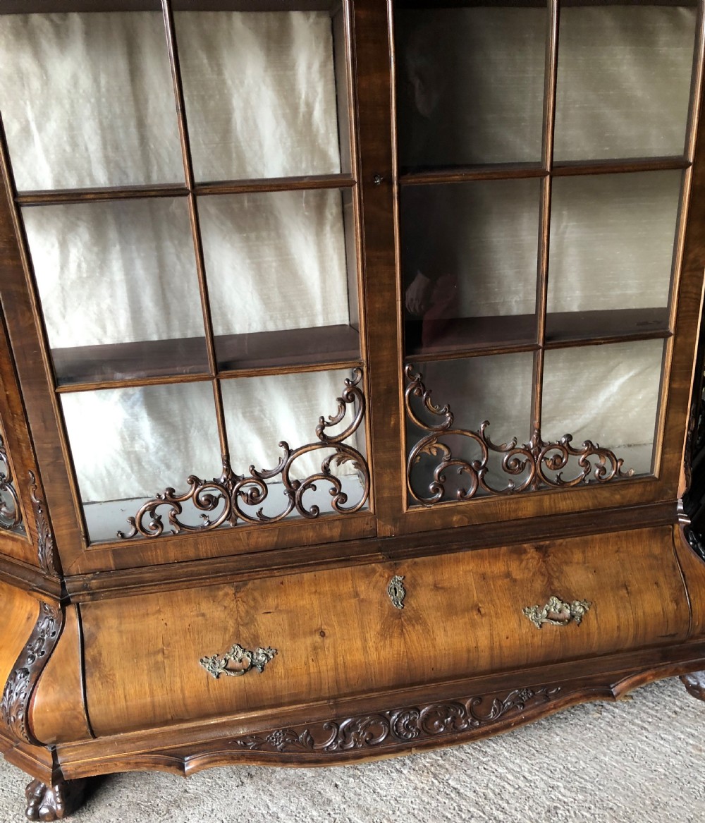 Ornate early 20th century display cabinet View II