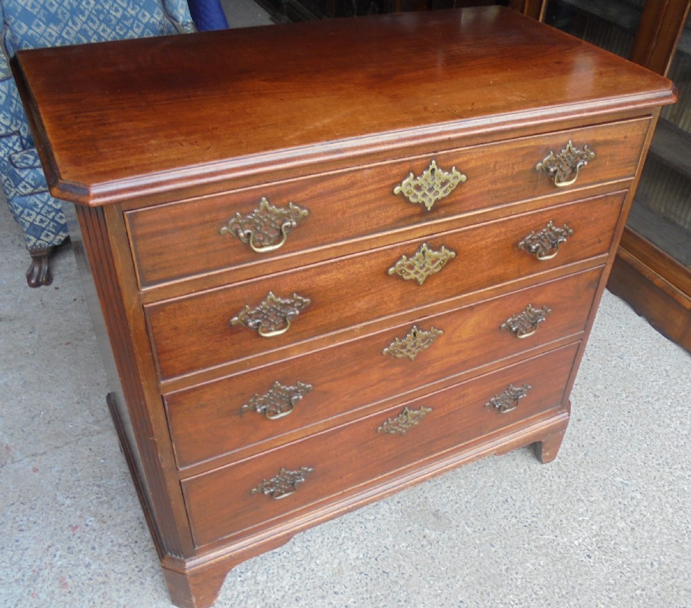 George 111 mahogany  chest of drawers