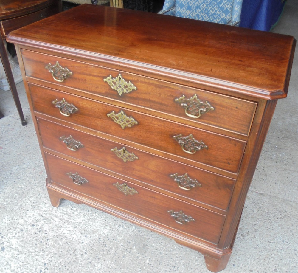 George 111 mahogany  chest of drawers View II