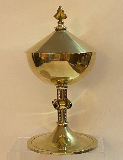 BRASS CHALICE IN THE MEDIEVAL REVIVAL STYLE CIRCA 19TH CENTURY - ADDITIONAL PHOTO 1