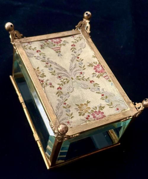 FRENCH GLASS AND ORMOLU TRINKET BOX - ADDITIONAL PHOTO 8