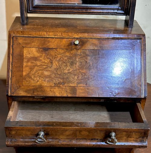 GEORGE II WALNUT DRESSING TABLE MIRROR - ADDITIONAL PHOTO 4