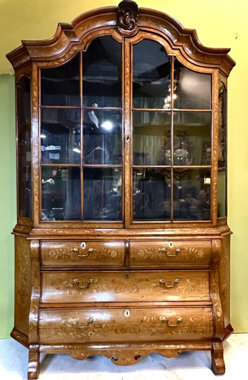 18TH CENTURY DUTCH DISPLAY BOMB CABINET IN WALNUT - ADDITIONAL PHOTO 1