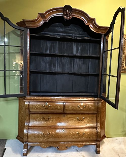 18TH CENTURY DUTCH DISPLAY BOMB CABINET IN WALNUT - ADDITIONAL PHOTO 7