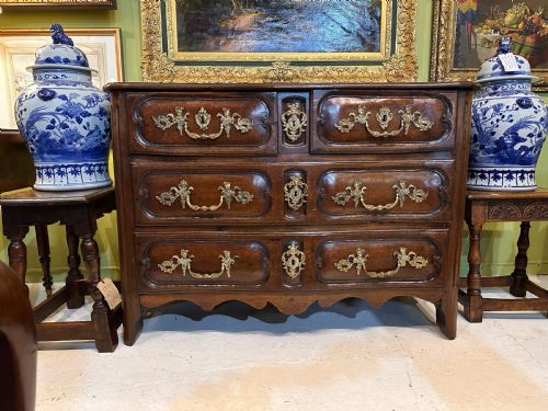 18TH CENTURY FRENCH OAK SERPENTINE CHEST OF DRAWERS - ADDITIONAL PHOTO 1