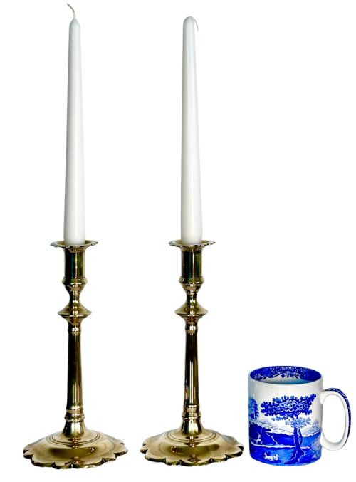 PAIR OF GEORGIAN BRASS CANDLESTICKS - ADDITIONAL PHOTO 6