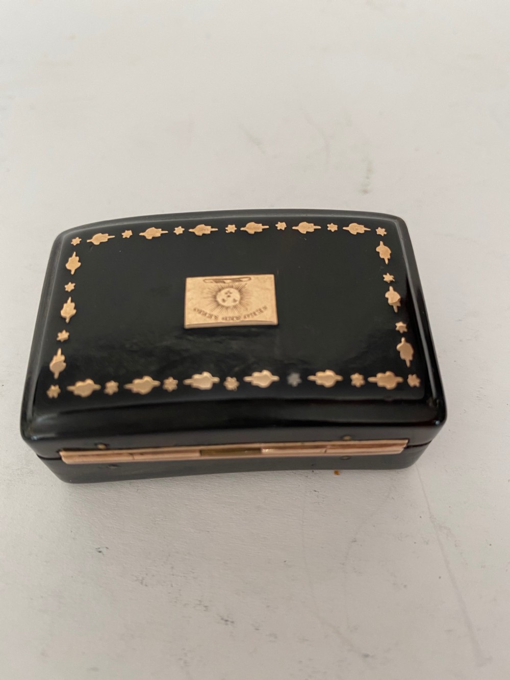 Tortoiseshell  and rose gold inlaid snuff box. 19th Century. View VII