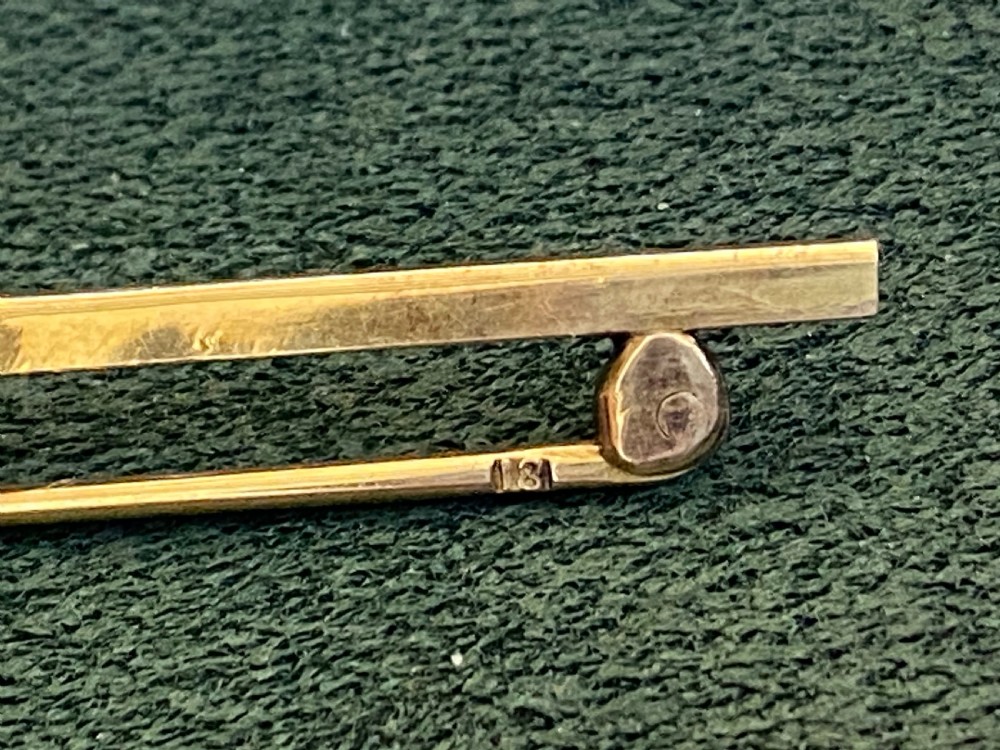 18ct  Gold Amethyst Bar Brooch.   View II